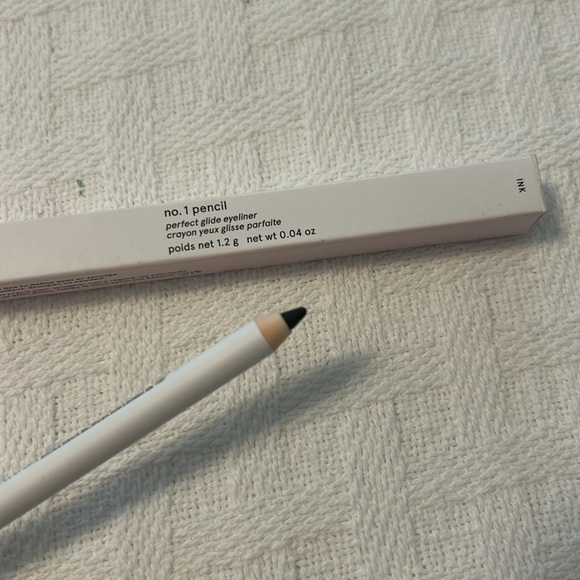 Glossier no. 1 pencil perfect glide eyeliner - Picture 3 of 3